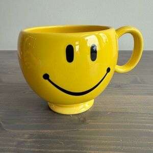 Vintage jumbo happy face mug